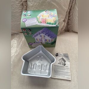 Wilton 2002 Stand Up House Cake Pan 2015-2070 original box instructions Mint